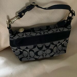 COACH SIGNATURE BLACK & GRAY MINI BAG,STRIPE,TOP HANDLE,No. L0767-41206
Like New